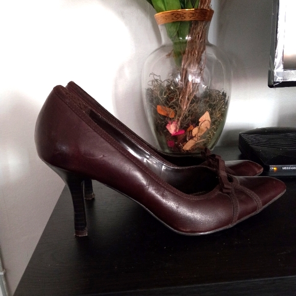 Pointed Toe Stiletto Heels - Picture 2 of 5